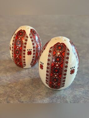 80's Ukrainian Ceramic Salt and Pepper Shakers - Ukrainian Egg Folk Art -Pysanky